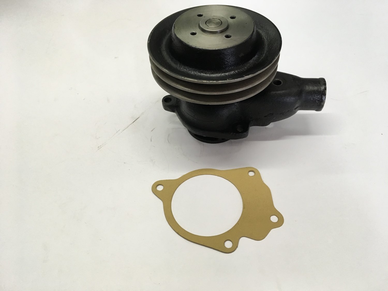 M-series water pump with gasket