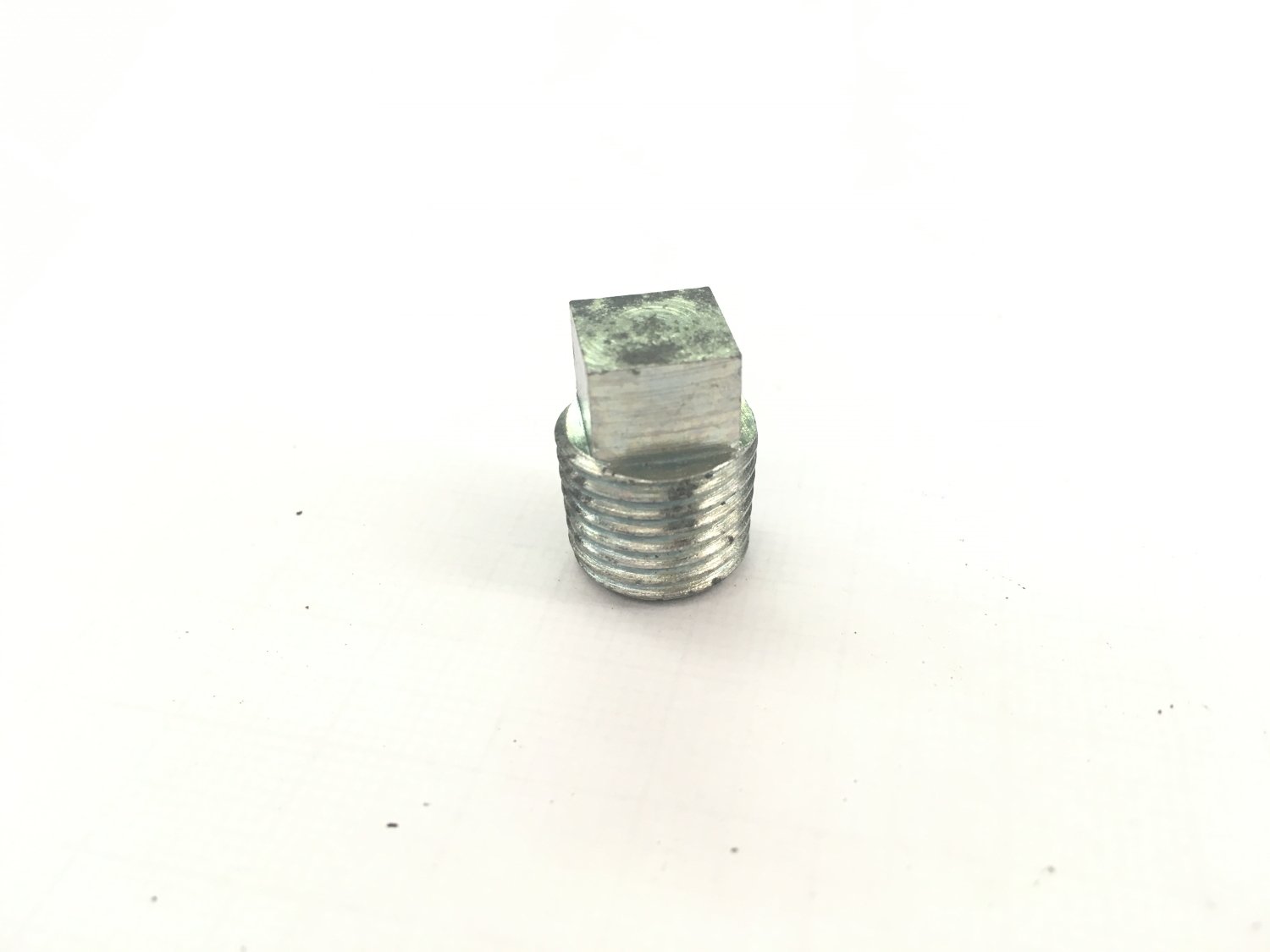 PLUG, intake manifold, fuel filter Desmet Jeepparts